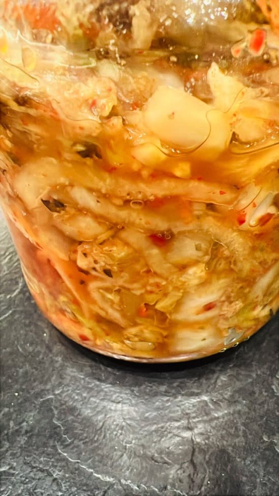 zelfgemaakte kimchi fermentatie